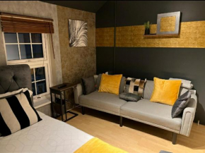 Maidstone studio flat - Town centre